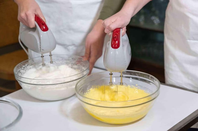 Rome: Pizza & Gelato Making Class with Wine & Limoncello - Who should book this class?