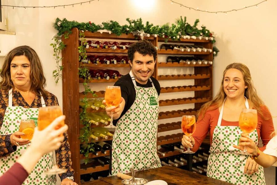Rome: Pizza Making Cooking Class With Spritz Cocktails - Why this Roman pizza class works so well