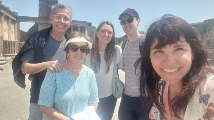 Rome: Pompeii Tour with Wine and Lunch by High Speed Train - The vineyard stop near Pompeii