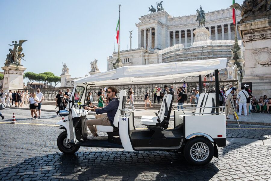 Rome: Private Tuk Tuk Tour with Hotel Pickup and Prosecco - St. Peter’s as the final landmark