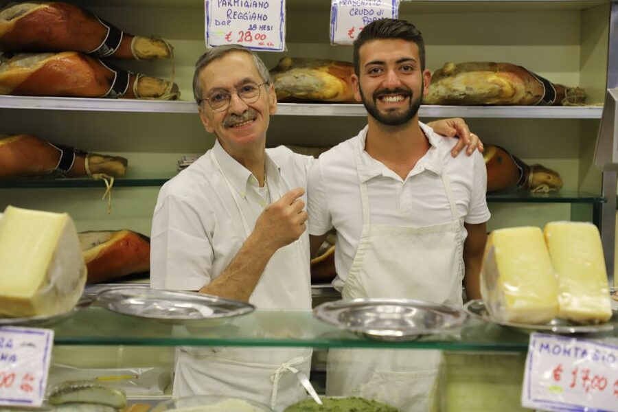 Rome: Trastevere Food and Wine Tasting Tour - Antica Caciara and the art of the Italian counter