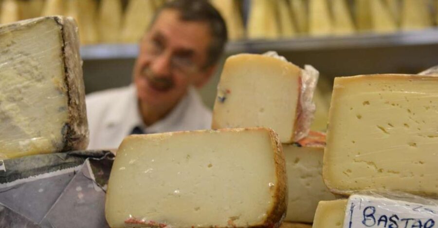 Rome: Trastevere Food and Wine Tasting Tour - Meeting the guide by Giuseppe Gioachino Belli