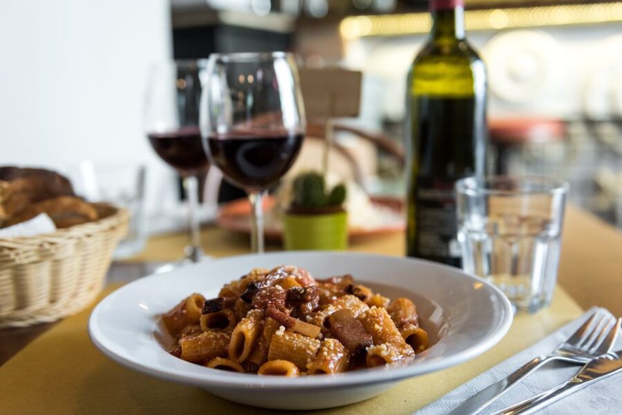 Rome: Twilight Trastevere Food Tour with Wine Tasting - Roman classics served as a progressive dinner