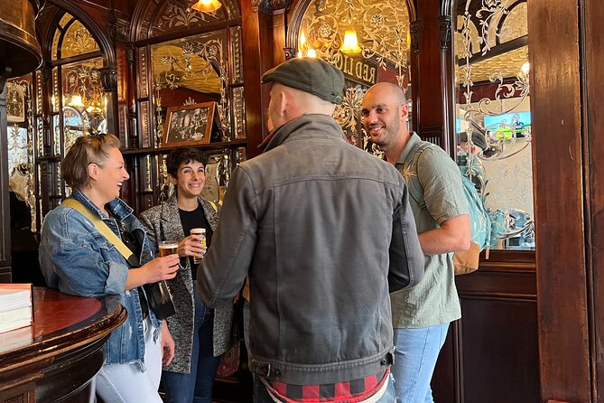 Royal Historic Pubs Walking Guided Tour in London - Four pubs, four chances to see local London