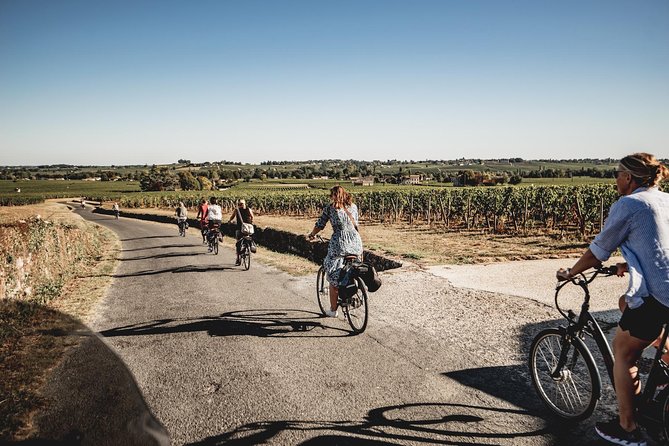 Saint-Emilion Electric Bike Day Tour with Wine Tastings & Lunch - Picking up the e-bikes near Saint-Émilion