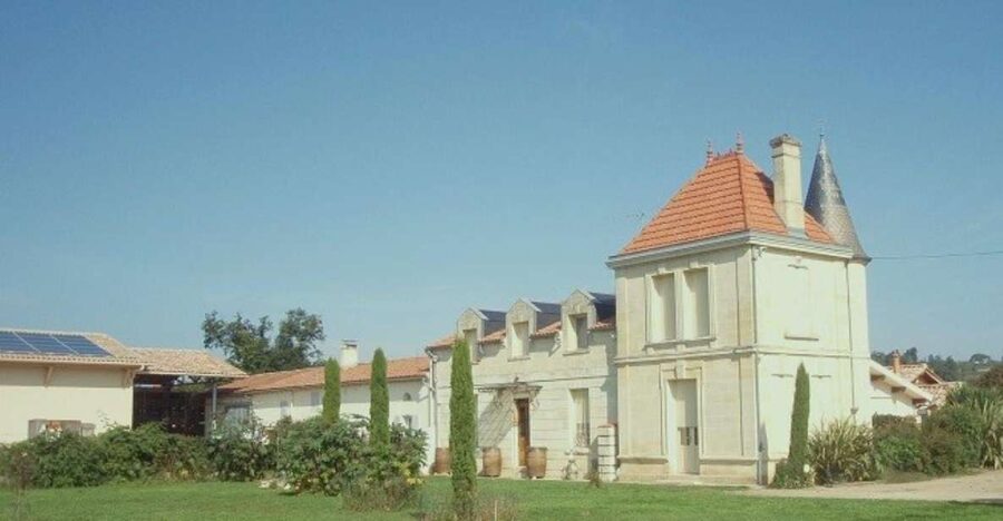 Saint-Émilion: Family Vineyard Visit with Wine Tasting - A family estate with a personal welcome