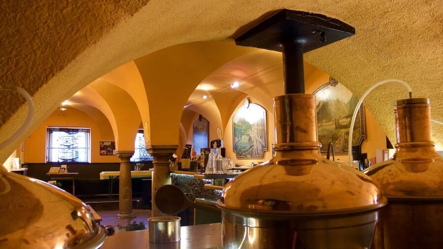 Salzkammergut: Sandstone Beer Cellar Tour - Why the guide matters so much