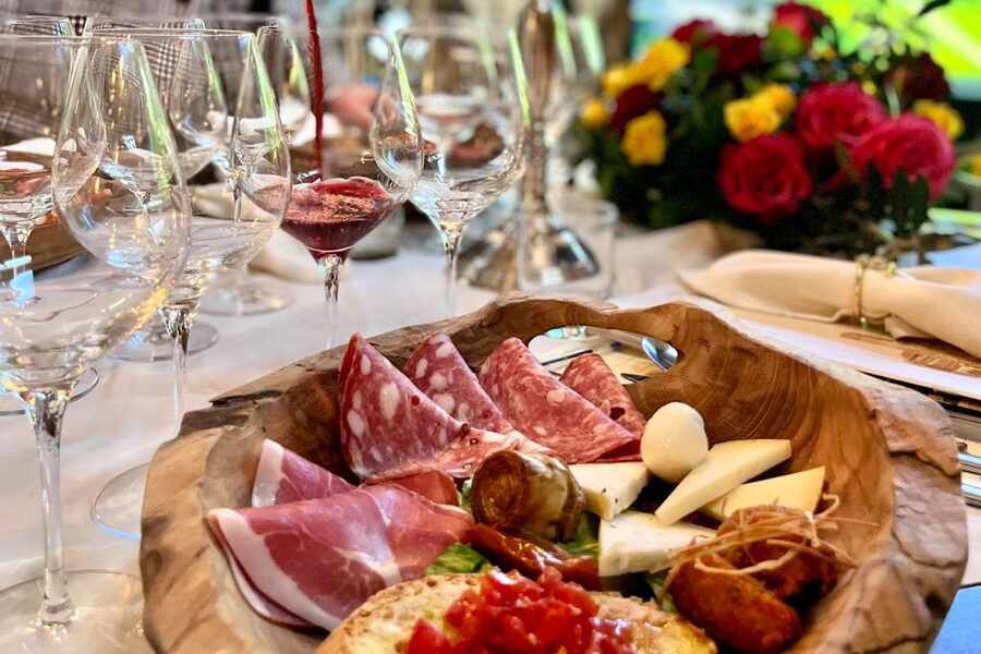 San Gimignano: Lunch or Dinner at a Winery with Wine Tasting - A Tuscan meal near San Gimignano
