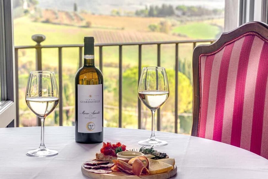 San Gimignano: Premium Wine Tour with Lunch - Arriving at Tenuta Guardastelle