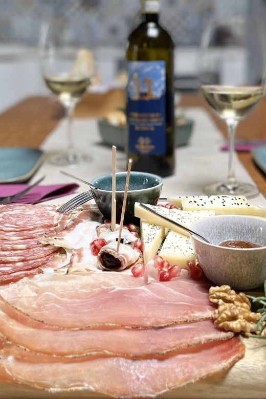 San Gimignano: Vineyard and Cellar Tour with Wine Tasting - Walking through the vineyard