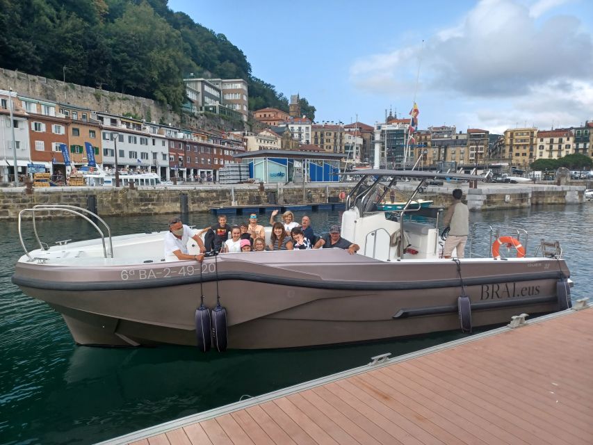 San Sebastian: 2 Bays Evening or Sunset Boat Tour with Cava - La Concha, Mount Urgull, and Zurriola Beach