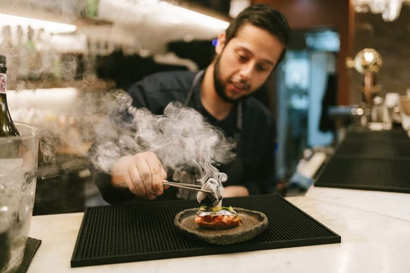 San Sebastian: Pintxos and Wine Tour - Key points at a glance