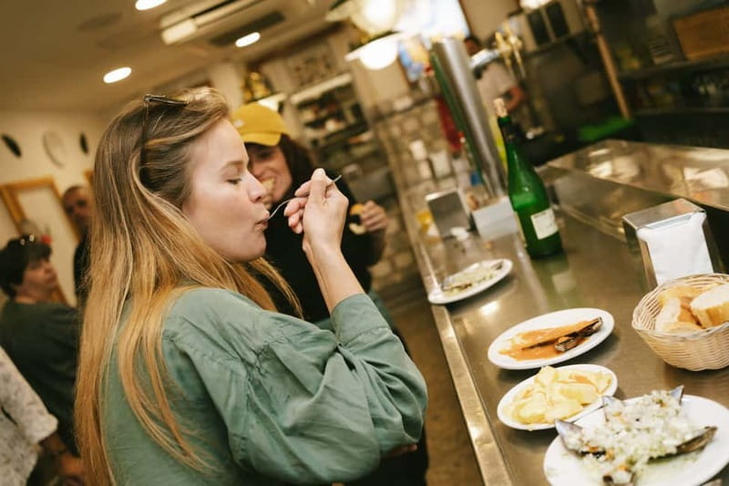 San Sebastian: Pintxos and Wine Tour - A walk through Old Town history