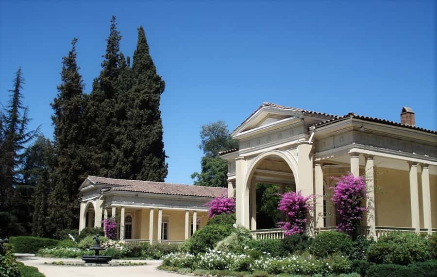 Santiago: Concha y Toro Vineyard Tour w/ Transfer & Tasting - Seeing the vineyards and tasting the grapes