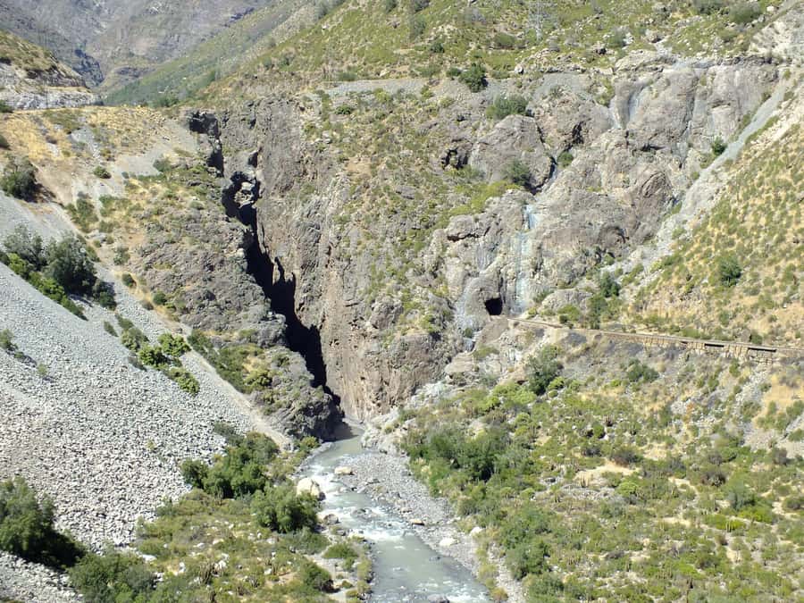 Santiago: Inca Lagoon and Vineyard Visit with Wine Tasting - Caracoles Highway and its famous switchbacks
