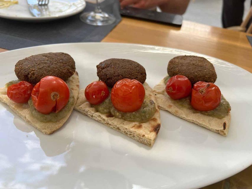 Santorini: Small-Group Sunset Wine Tour with Santo Winery - The guides make the difference