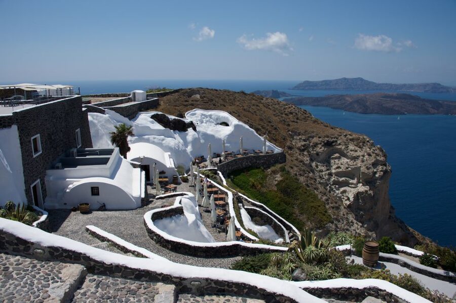 Santorini: Three Wineries and One Brewery Tour with Tastings - Guides add island stories between the tastings