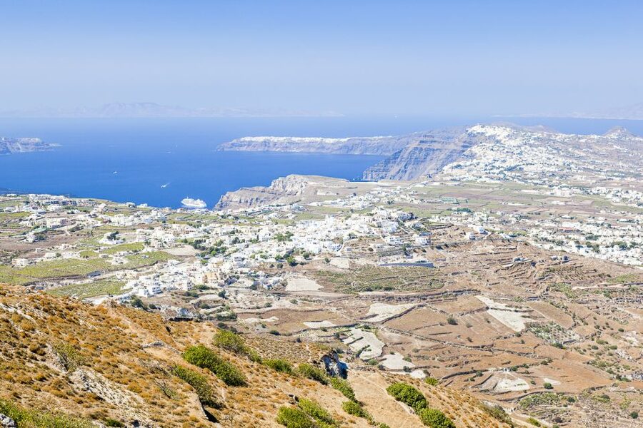 Santorini: Top Sights Day Trip, Wine Tasting, & Oia Sunset - Emporio and its small Venetian fortress