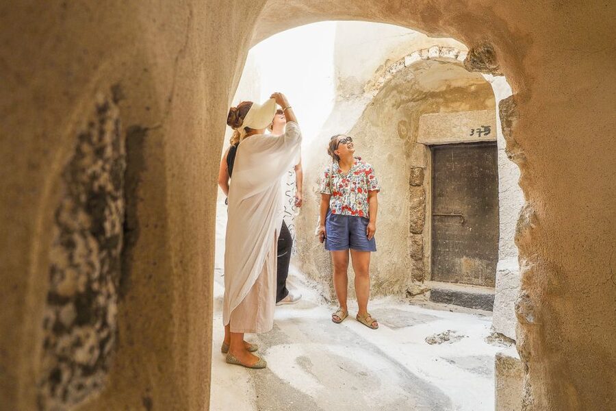 Santorini: Top Sights Day Trip, Wine Tasting, & Oia Sunset - Coaches, guides, and the pace of the day