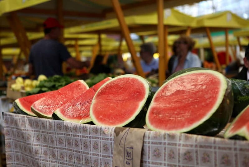 Sarajevo: Sarajevo City Market, Old Town Food Tasting Tour - Markale Open Market: produce and everyday shopping