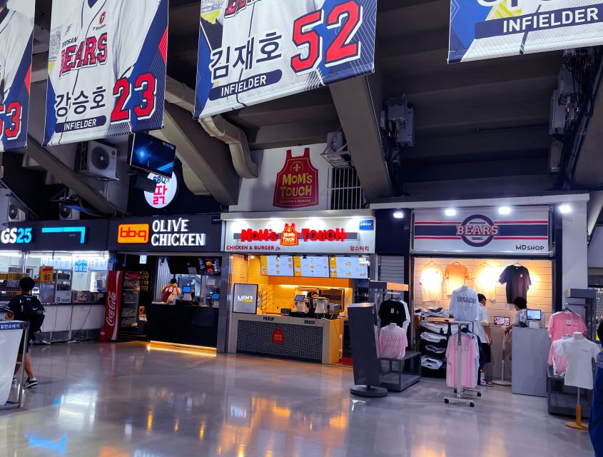 Seoul: Jamsil Baseball Stadium Game Ticket with Dinner& Beer - Getting to the stadium and finding your group