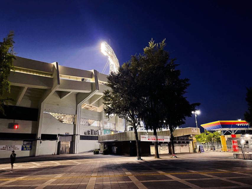 Seoul: Jamsil Baseball Stadium Game Ticket with Dinner& Beer - Dinner first: Korean barbecue or fried chicken