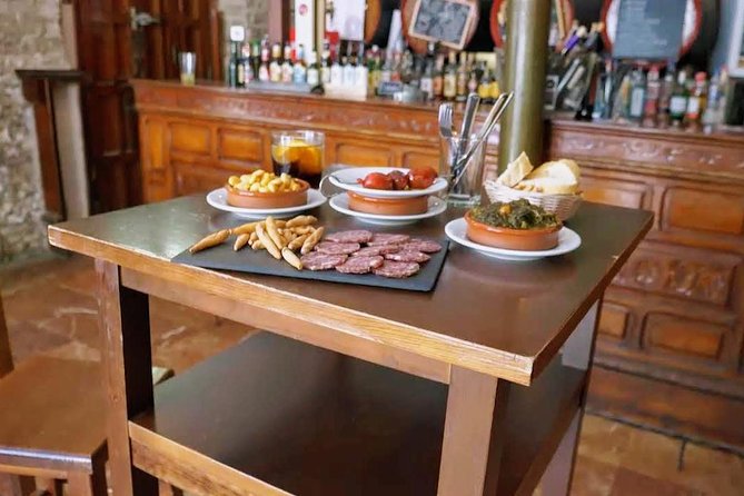 Sevilla Food Tour: Tapas, Wine, History & Traditions - Santa Cruz and the final family tavern
