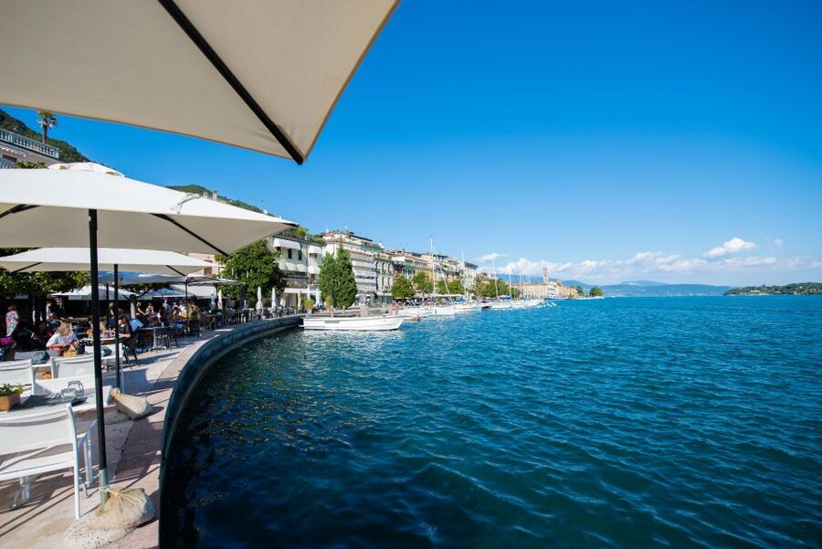 Sirmione: Scenic Afternoon Boat Cruise with Prosecco & Snack - The western shore, Jamaica Beach, and the Grottoes of Catullus