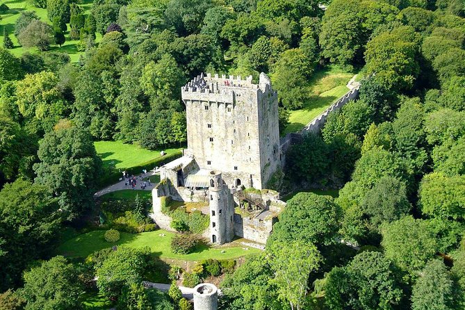 (Small Group) Shore Tour from Cork: Blarney Castle & Jameson Distillery - Transport, guides, and the small-group question