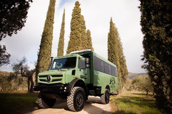 SMALL-GROUP Wine Safaris: Tuscan Wine Tasting Tours from Florence - Guides and drivers shape the day