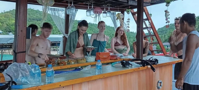 Snorkeling Tour with meals and BBQs - Cocktail - Sunset⭐⭐⭐⭐⭐ - Pickup from Koh Tao and settling aboard