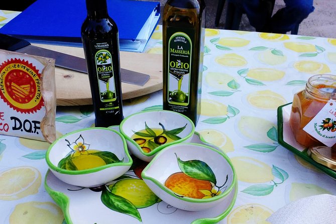 Sorrento Farm and Food Experience including Olive Oil, Limoncello, Wine tasting - Tasting olive oil, lemons, honey, and limoncello