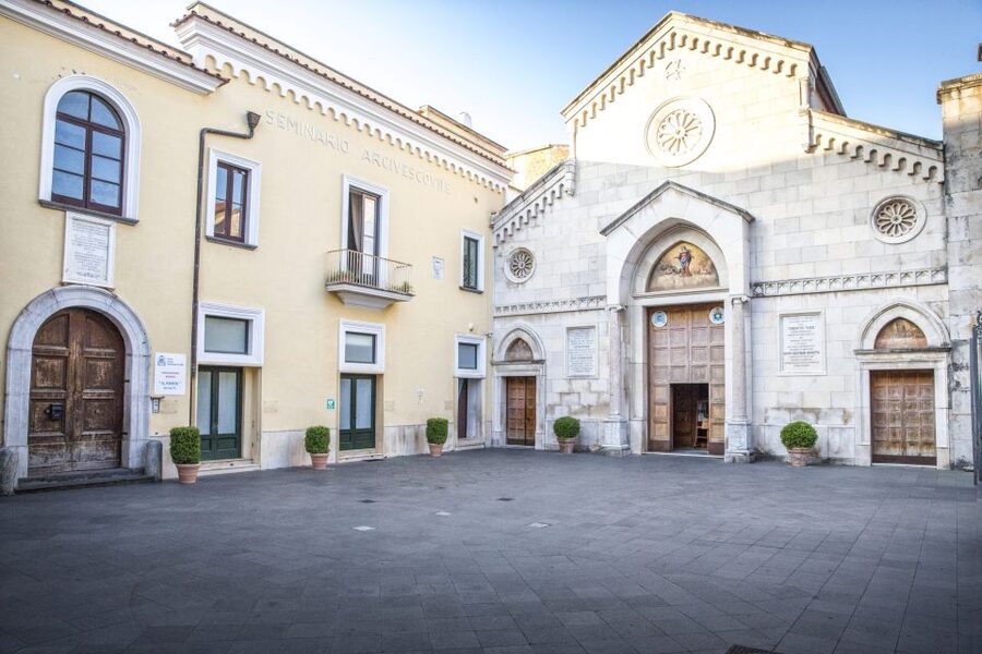 Sorrento: Guided Walking Tour & Limoncello Tasting - Sant’Antonino Square and the city’s patron saint