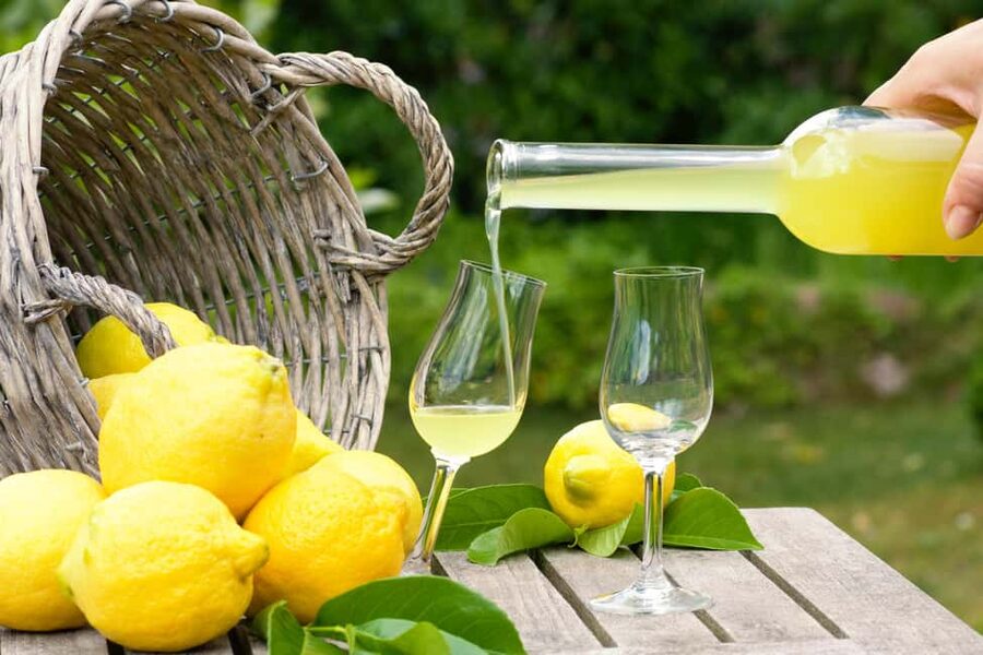 SORRENTO: Limoncello Making And Tasting Experience - A small workshop with a strong Sorrento setting
