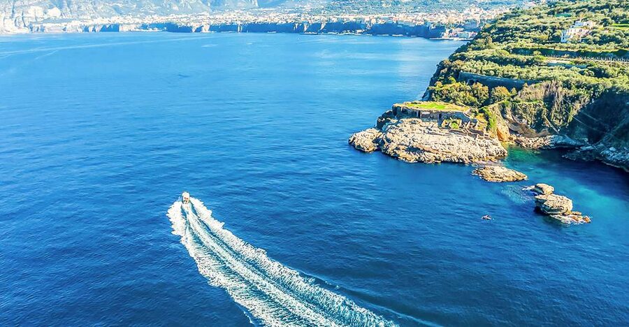 Sorrento: Sightseeing Cruise with Limoncello Tasting - Bagni Regina Giovanna and the old bathing pool