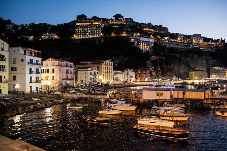 Sorrento: Sunset City Walking Tour with Limoncello Tasting - Why this short walk is a smart introduction to Sorrento