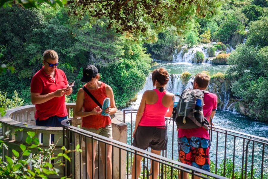 Split/Trogir: Krka National Park Day Trip with Wine Tasting - Walking around Skradinski Buk