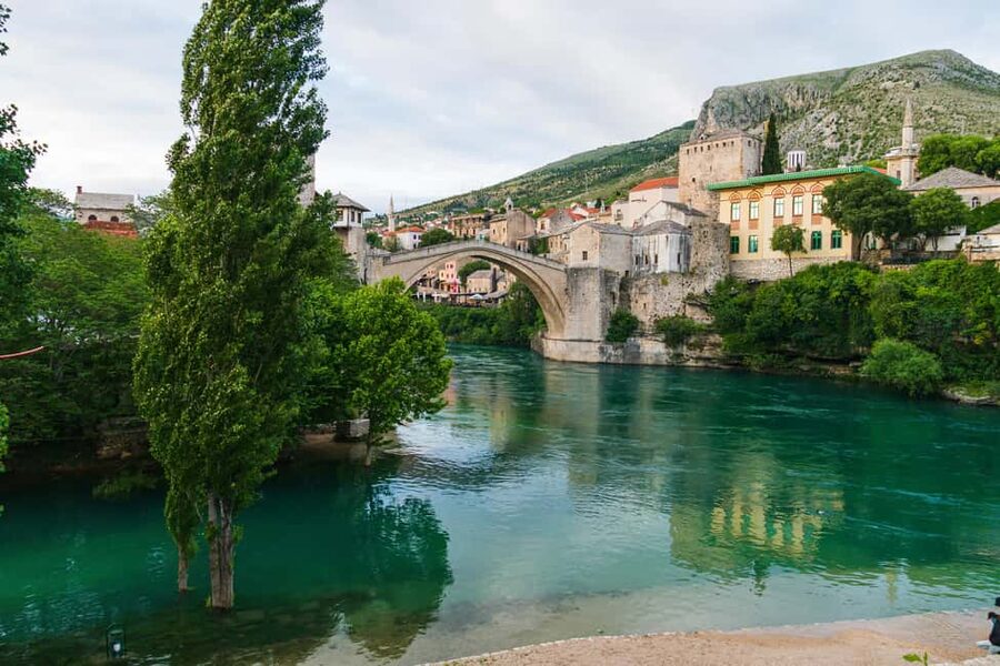 Split/Trogir: Mostar and Medjugorje Tour with Wine Tasting - Guides, drivers, and the human side of the trip