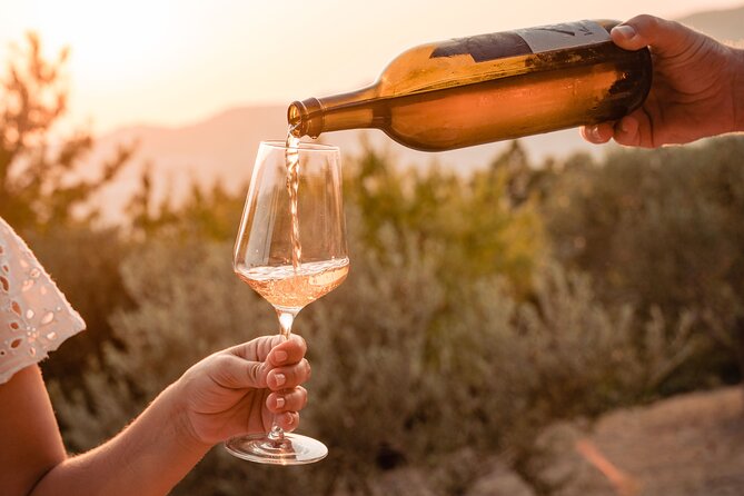 Sunset wine tasting in vineyard - Why this sunset tasting feels different from a standard wine stop