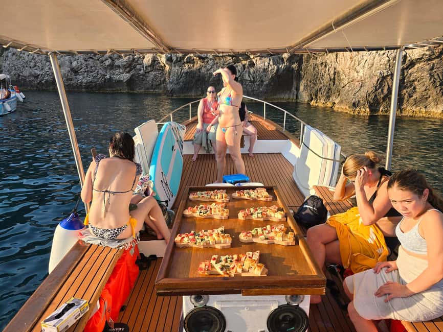 Taormina: Boat Tour with Sicilian Wine Tasting - Isola Bella gives you the main swimming break