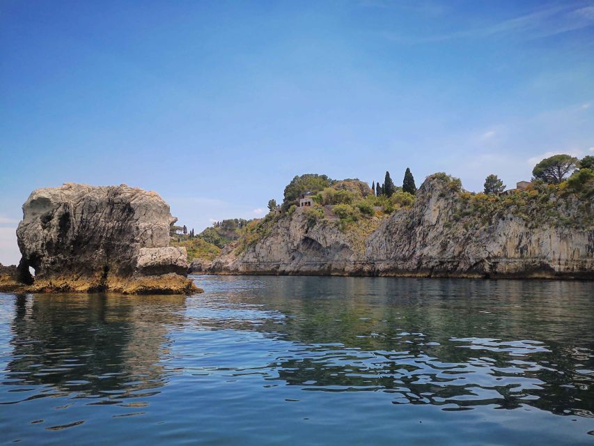 Taormina: Coastal Highlights Cruise with Wine & Food Tasting - Cruising between Taormina and Giardini Naxos