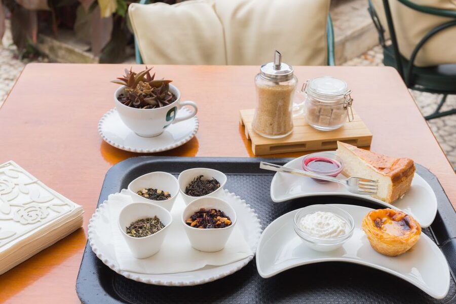 Taste Funchal: food, wine and cultural tour - Lunch with scabbard fish, espetada, and local bread