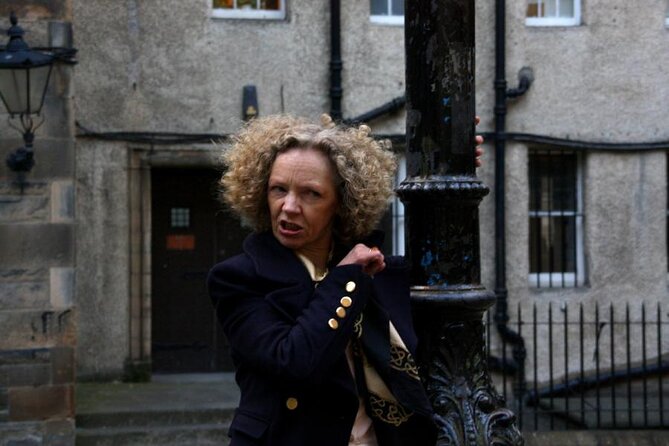 The Edinburgh Literary Pub Tour - Through the Old Town’s wynds and courtyards