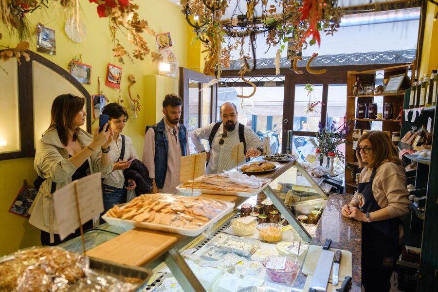 Thessaloniki: Food Tastings and Drinks tour with a Chef - Markets, grocers, and the food of everyday life
