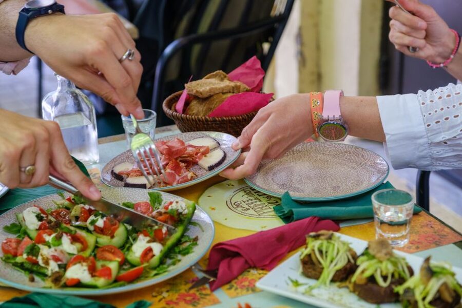 Thessaloniki: Food Tastings and Drinks tour with a Chef - A final drink and the value of conversation