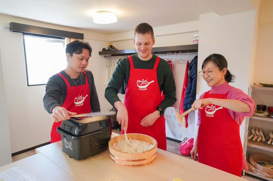 Tokyo: Sushi Cooking Class with Sake Tasting - A useful setting near Asakusa and Kappabashi