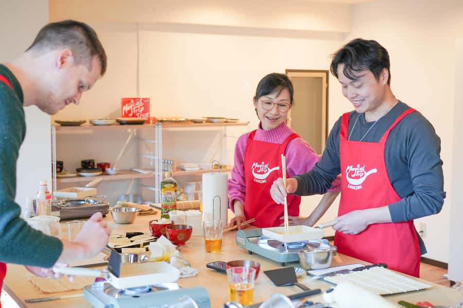 Tokyo: Sushi Cooking Class with Sake Tasting - From knife basics to sushi rice