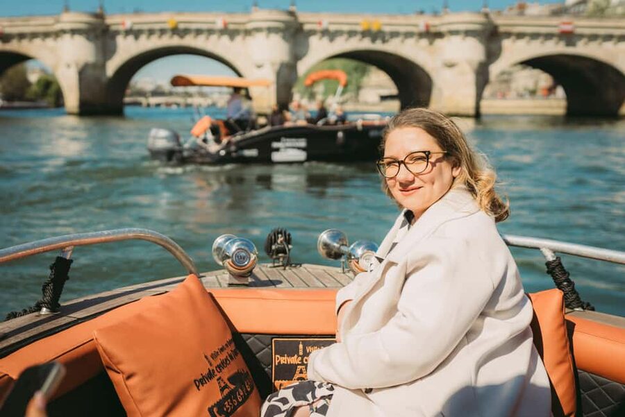 Top Private Cruises in Paris with Champagne + more surprises - Standard boat or luxury boat?