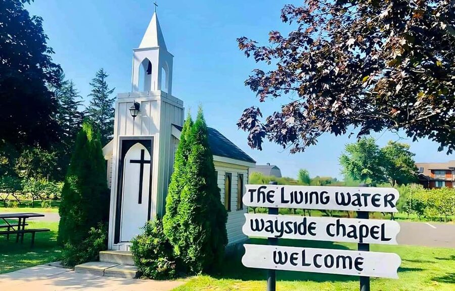 Toronto: Niagara-on-the-Lake, Wine Tasting & Chocolate Tour - The Living Water Wayside Chapel and country stop