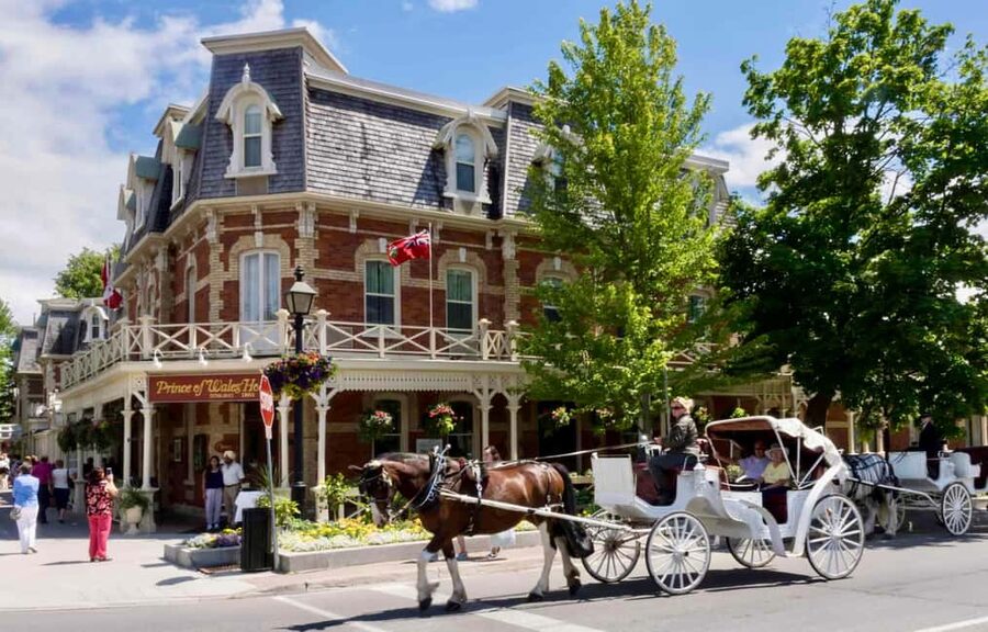 Toronto: Niagara-on-the-Lake, Wine Tasting & Chocolate Tour - Morning pickup and the ride from Toronto